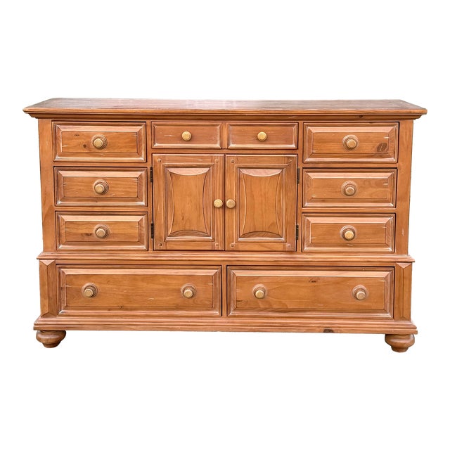 Broyhill Rustic Pine Farmhouse Style Dresser For Sale