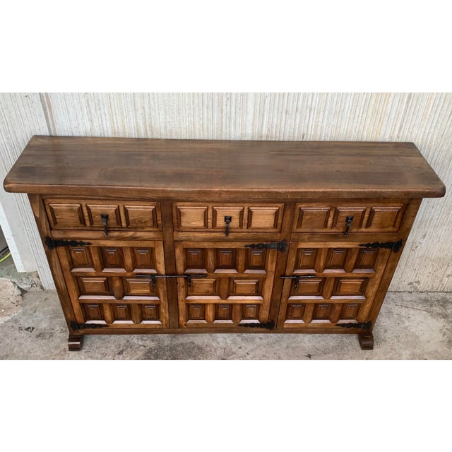 20th Century Large Catalan Spanish Baroque Carved Walnut Cabinet With Three Door For Sale In Miami - Image 6 of 11