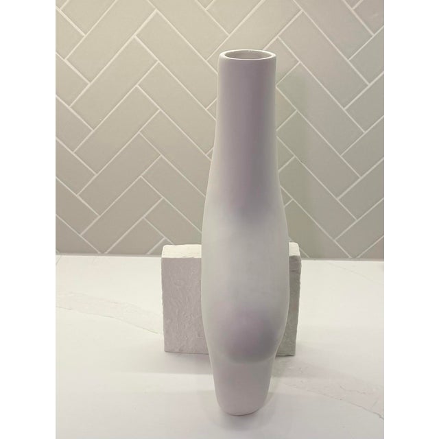 White Jonathan Adler “Paradox” Large Vase For Sale - Image 8 of 11