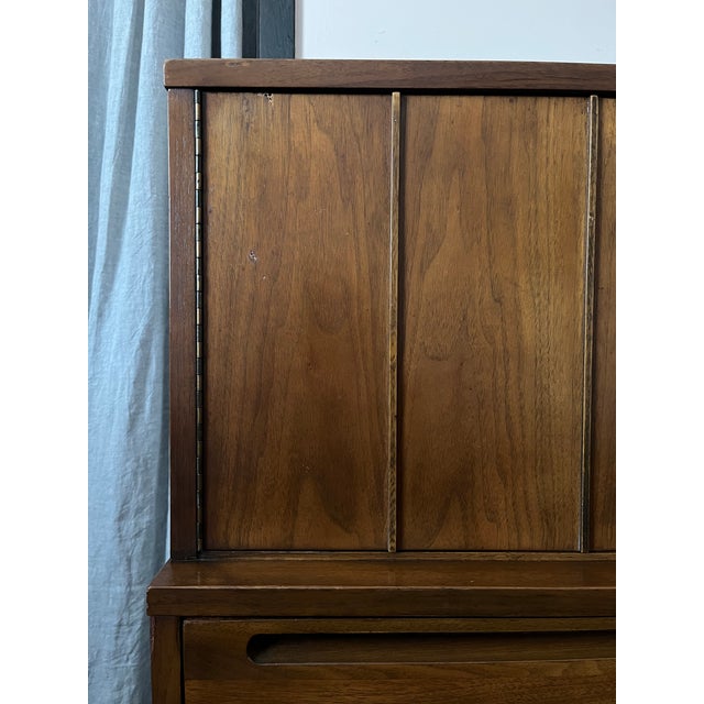 Highboy dresser by American of Martinsville circa 1960s. Beautiful, vintage Mid-century modern highboy dresser with 3...