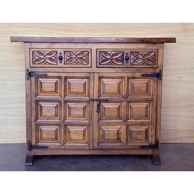 20th Century Catalán Spanish Dresser Carved in Walnut, 1920s For Sale - Image 16 of 18