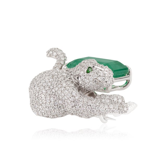 Metal 6.49ct Emerald & 1.67ct Diamond Art Deco Panther Brooch Pin in 18k White Gold For Sale - Image 7 of 16