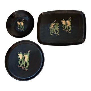 Vintage Mid-Century Modern Couroc of Monterey, California ‘Frog Trio’ Hand Inlaid in Wood & Brass, Green With Spots & a Lively Attitude- A Serving Set For Sale