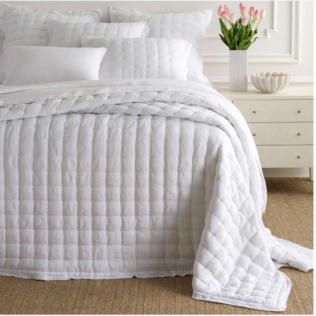 Pine Cone Hill by Annie Selke Lush Linen White Puff, Full/Queen For Sale