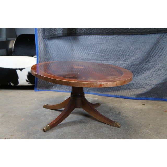 1980s Vintage Hekman Georgian Style Crotch Mahogany Oval Coffee Cocktail Table 52" For Sale - Image 5 of 11
