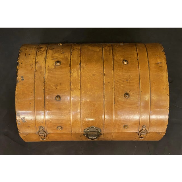 Mid 19th Century English Toleware Tin Trunk With Faux Wood Finish and Brass Accents For Sale - Image 9 of 12