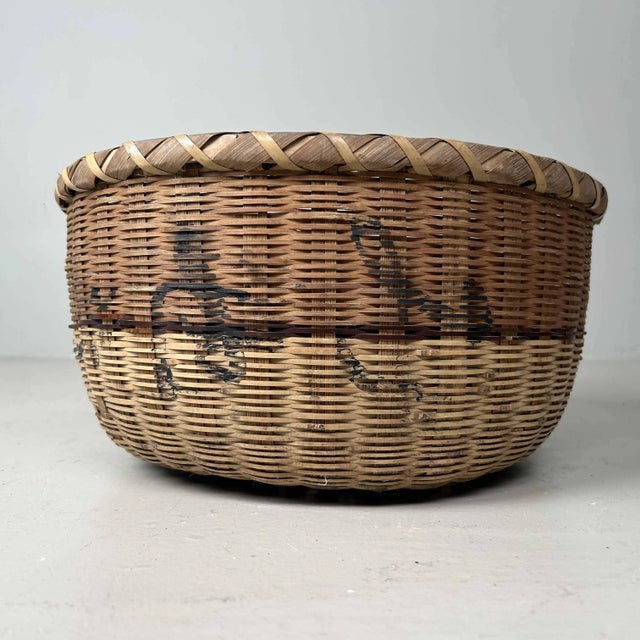 Japanese Woven Bamboo Basket with Calligraphy, 1950s For Sale - Image 4 of 10