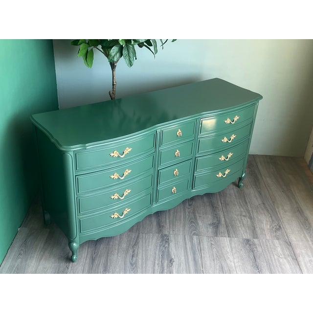 Metal 1970’s French Provincial Green Lacquered Dresser of Nine Drawers For Sale - Image 7 of 14