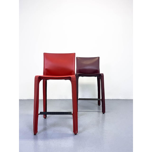 Mid-Century Modern Leather Bar CAB 410 Stools in Bordeaux Red by Mario Bellini for Cassina, Set of 2 For Sale - Image 3 of 12