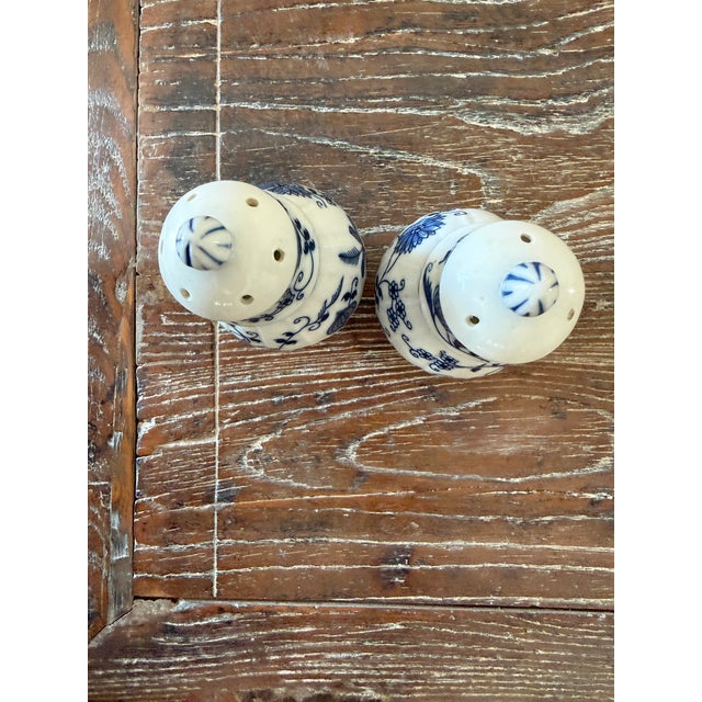 Chinoiserie Vintage Blue Danube Blue & White Onion Porcelain Salt & Pepper Shakers For Sale - Image 3 of 7