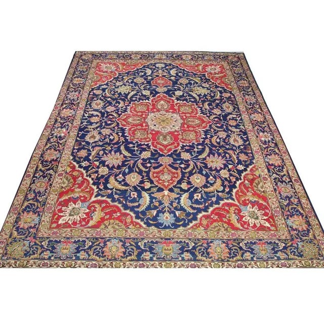 ACTUAL SIZE: 9’10” x 12’10” PRIMARY COLOR: Salmon / Navy AGE: Old MATERIALS: Wool FOUNDATION: Cotton PRODUCTION:...