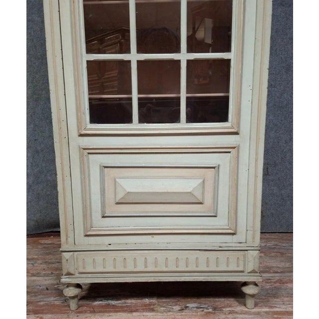 Early 20th Century Louis XVI Lacquered One-Door Display Cabinet For Sale - Image 3 of 10