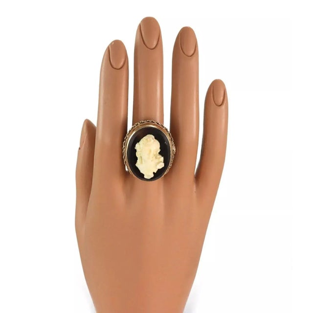 Contemporary Carved Woman Cameo 14k Yellow Gold Oval Ring For Sale - Image 3 of 6