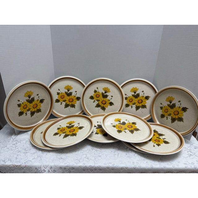 Canary Yellow Vintage Midcentury Mikasa “Melissa” Floral Stoneware Dinner Plates, Set of Eleven For Sale - Image 8 of 9