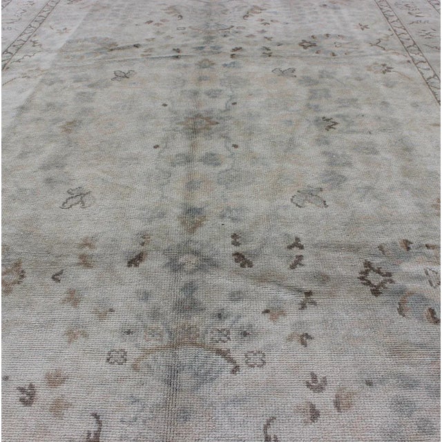 Neutral Vintage Turkish Oushak Rug With Floral Design and Medallions For Sale In Atlanta - Image 6 of 9