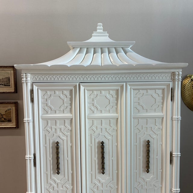 Chinoiserie Late 20th Century Thomasville Chinoiserie Pagoda Cabinet For Sale - Image 3 of 9