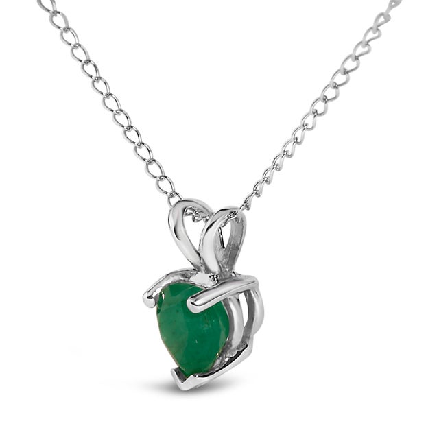 Contemporary 14K White Gold 5X5 MM Heart Shaped Green Emerald Solitaire Pendant Necklace For Sale - Image 3 of 5