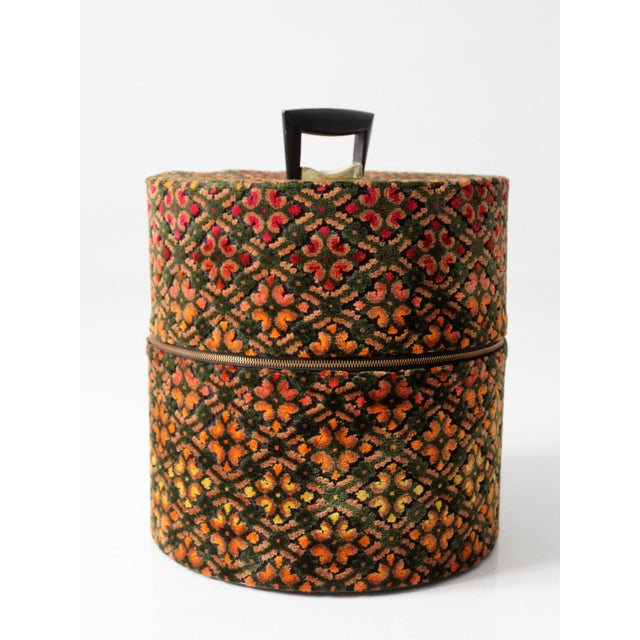 1960s Carry-All by Munro Cut Velvet Jacquard Wig Case For Sale - Image 12 of 17