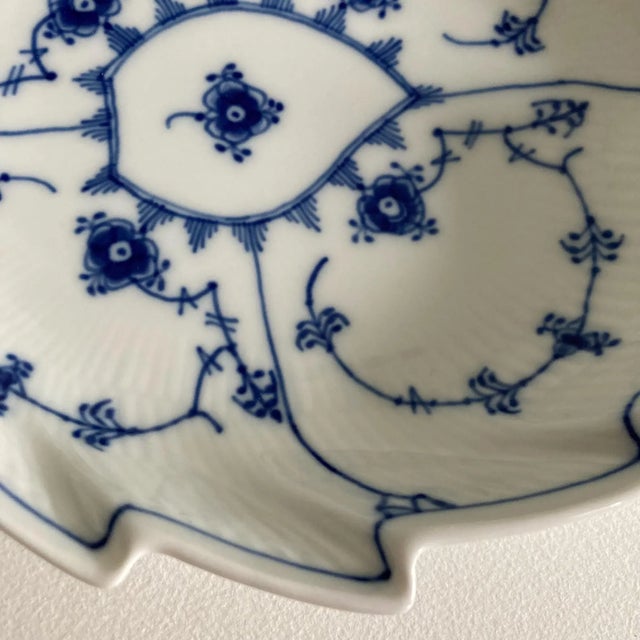 Royal Copenhagen Ceramic Leaf Dish - Blue Fluted Half Lace Border (No Trim) Pattern – 20th Century - 9" For Sale In Greenville, SC - Image 6 of 10