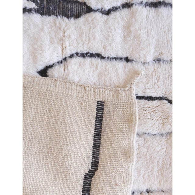 Contemporary Moroccan Wool Beni M'Rirt Rug - 6.9 X 5 Ft For Sale - Image 4 of 10