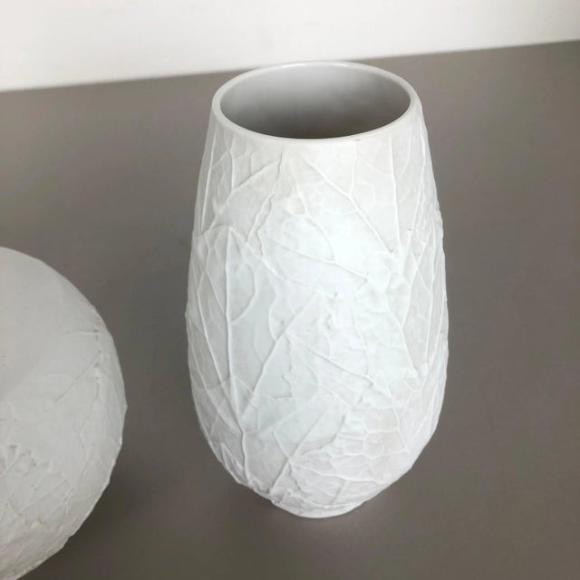 German Porcelain Op Art Leaf Vases from Heinrich Selb, 1970s, Set of 3 For Sale - Image 14 of 17
