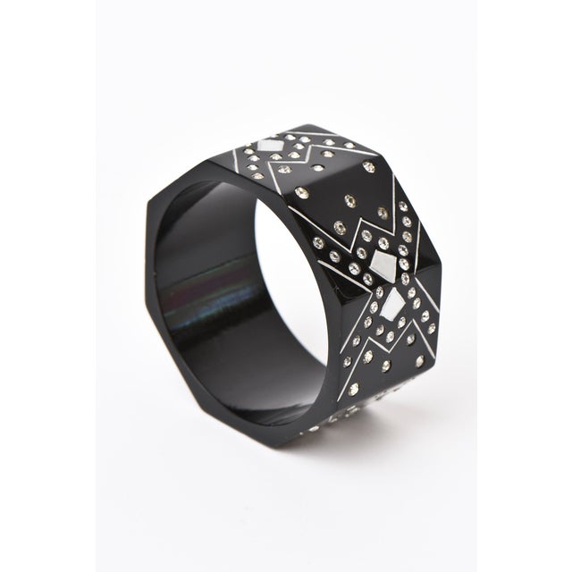 French Art Deco Style Black Black Rhinestone Angled Cuff Bangle Bracelet 80's For Sale - Image 4 of 10