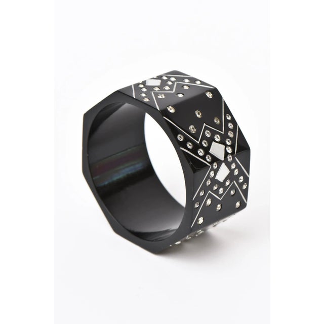 French Art Deco Style Black Resin and Rhinestone Angled Cuff Bangle Bracelet, 1980's For Sale - Image 4 of 10