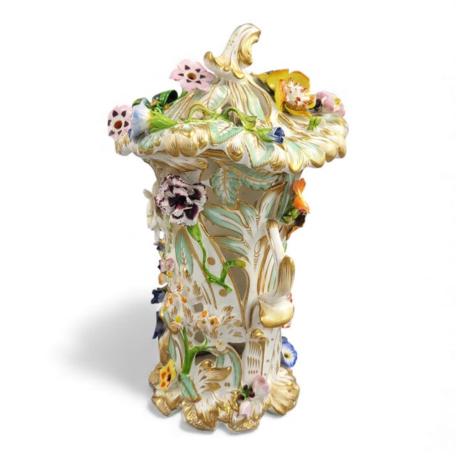 Ceramic Reticulated Flower-Encrusted Vase with Cover from Coalport, 1835-1845 For Sale - Image 7 of 14