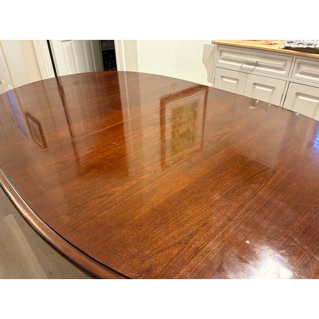 1980s Thomasville Furniture Winston Court Collection Solid Cherry Traditional Dining Table 20621-321 For Sale In Atlanta - Image 6 of 7