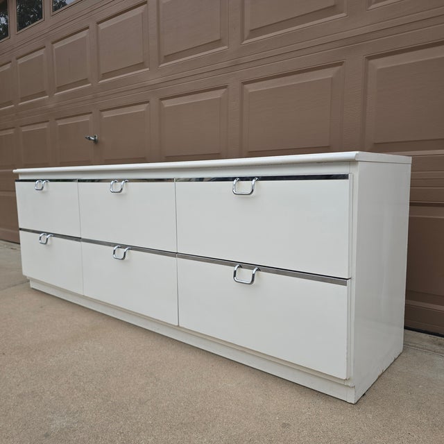 Vintage Lane 6-drawer dresser with unique chrome handles and accent edging. Crisp white finish with dove-tailed drawers....