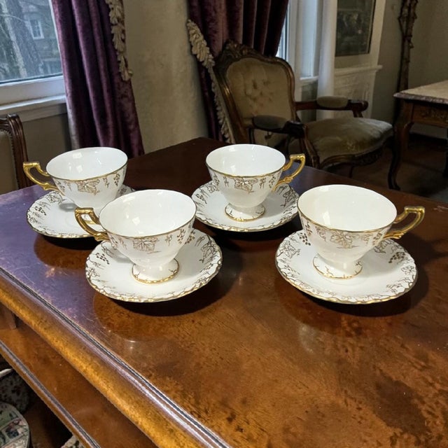 The Vintage Royal Crown Derby Fine Porcelain eight piece Tea Set is a luxurious and elegant addition to any tea lover's...