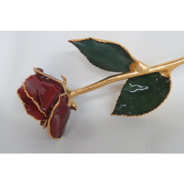 Lacquer Red and Green Dipped Gold Trim Rose 4522b For Sale In Miami - Image 6 of 10