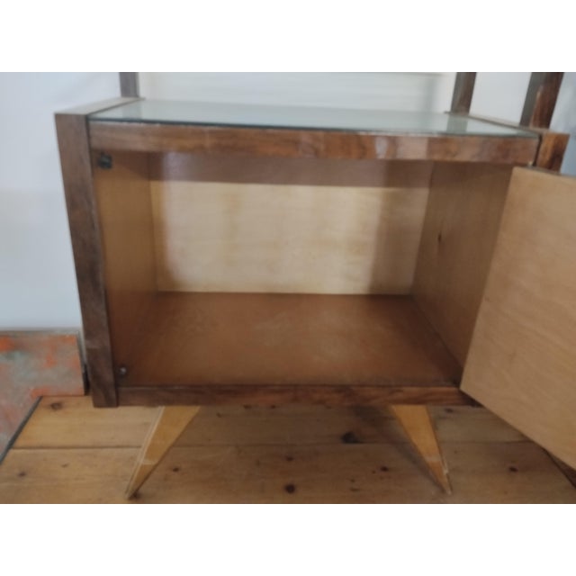 Brown Vintage Beech and Walnut Bedside Tables with Green Glass Top and Clear Glass Shelf, Italy, 1950s, Set of 2 For Sale - Image 8 of 10
