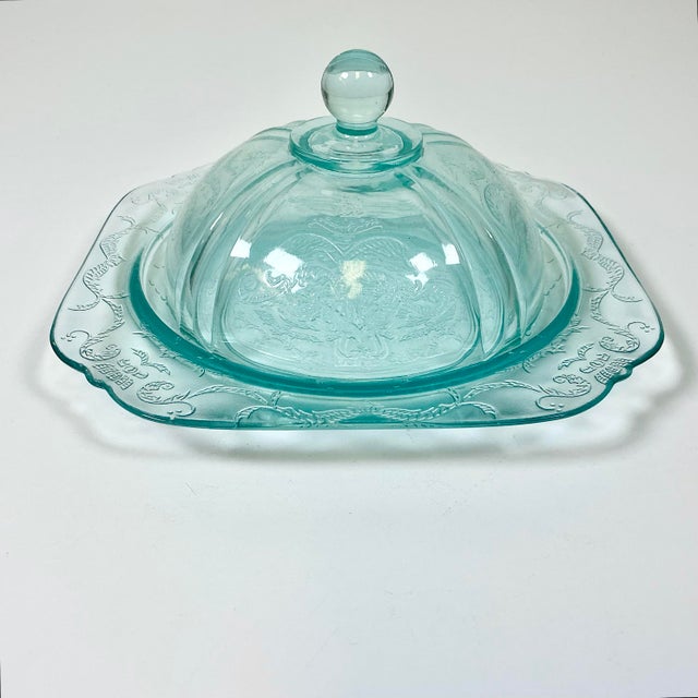 1970s Vintage Art Deco Hollywood Regency Indiana Glass Co. Recollection Covered Butter Dish For Sale - Image 9 of 10