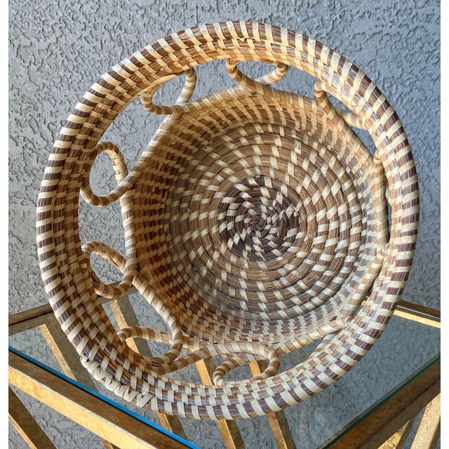 Late 20th-Century Sweetgrass Gullah-Style O-Looped Cachepot Basket For Sale - Image 10 of 18