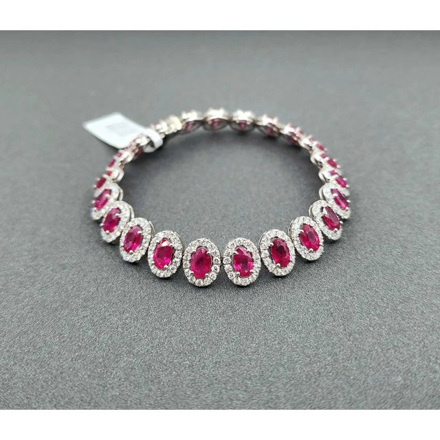 12.02 Ct Natural Ruby & Diamond Bracelet For Sale In Chicago - Image 6 of 10