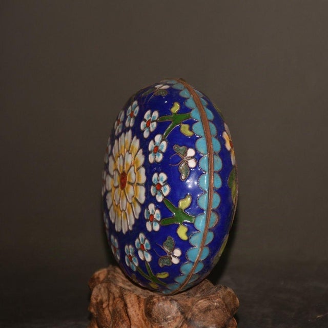 Vintage Chinese Cloisonné Enamel Floral Round Trinket Box - Blue Ground With Peony & Butterflies For Sale In New York - Image 6 of 9