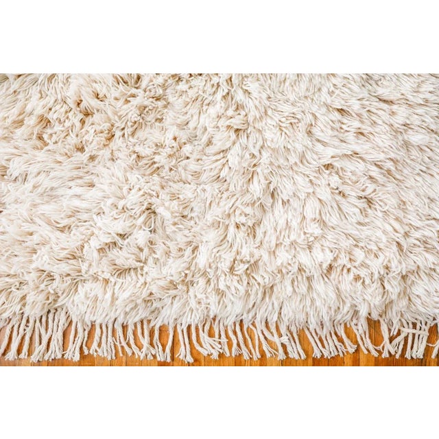 Hand-Knotted Reversible Natural White Shag Moroccan Wool Rug With Sunrise Stripe Back 5x8' For Sale In New York - Image 6 of 13