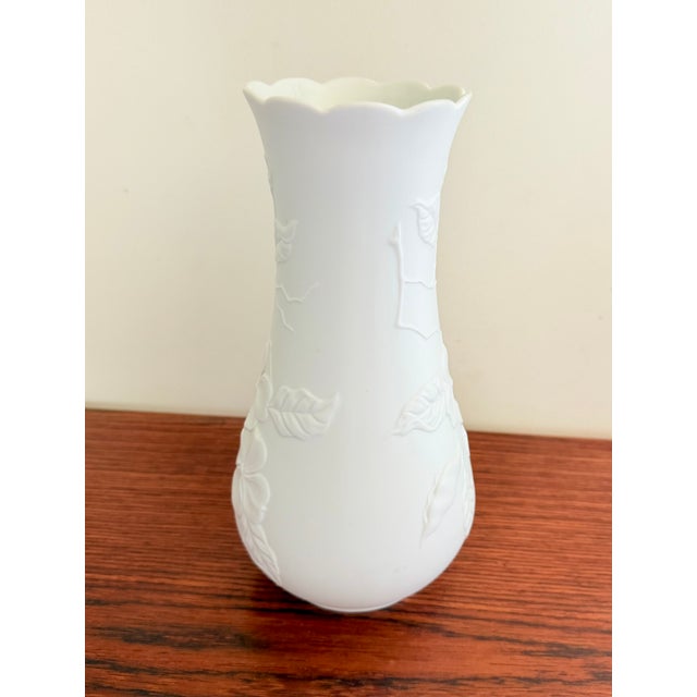 German Vase in Biscuit Porcelain by M. Frey for AK Kaiser, 1970s For Sale - Image 4 of 10