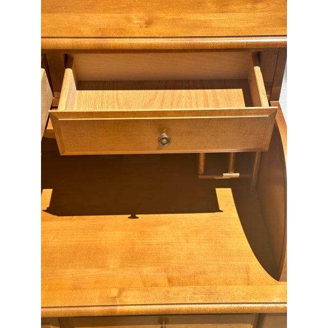 Wood 1974 Athens Table Company Roll-Top Writing Desk, Model 799r – Solid Wood With Original Lamp For Sale - Image 7 of 11