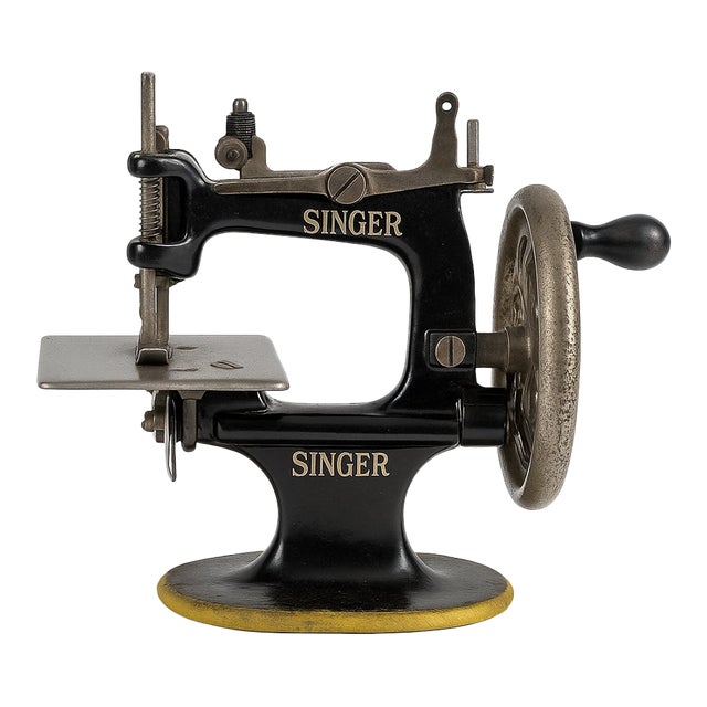 Antique Singer Miniature Hand-Crank Sewing Machine — Circa 1910s–1920s Cast Iron Model For Sale
