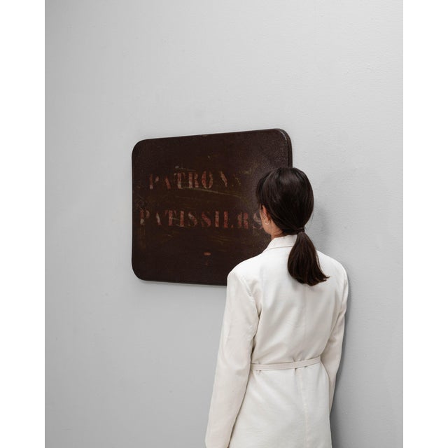 French Provincial 1920s French Patron Pâtissiers Metal Bakery Sign For Sale - Image 3 of 18