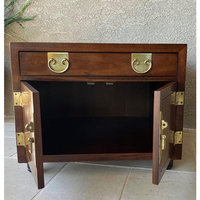 1970s Circa 1970 Henredon Fine Furniture Chinoiserie-Style Mahogany Bedside / Chairside Commode For Sale - Image 5 of 18