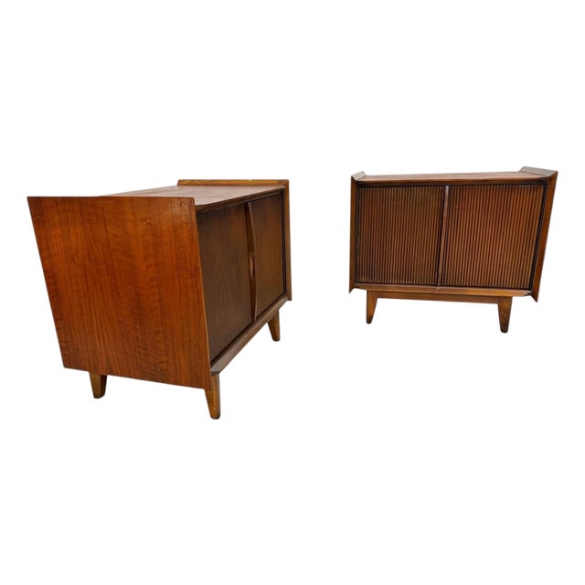 Mid-Century Modern Lane 1st Edition Walnut Nightstands - Refinished - Set of 2 For Sale