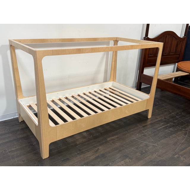 Design Plus Gallery presents a Twin Size Perch Nest Bed from Oeuf. This twin bed frame is made of Baltic birch plywood and...