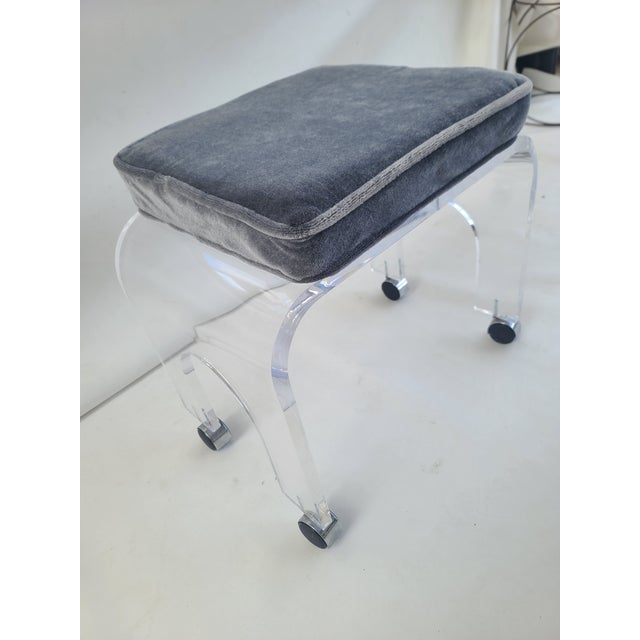 1970s Lucite Waterfall Vanity Stool For Sale - Image 12 of 12