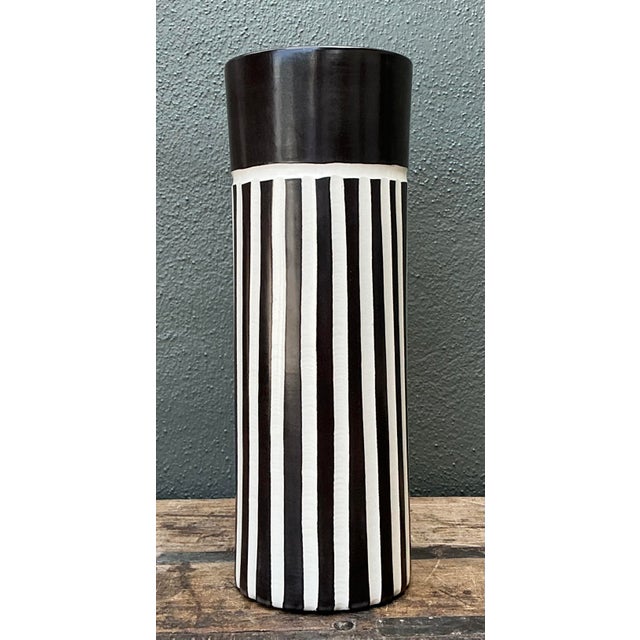 Mid-Century Modern Vintage Original Graphic Black and White Glazed Ceramic Vase For Sale - Image 3 of 12