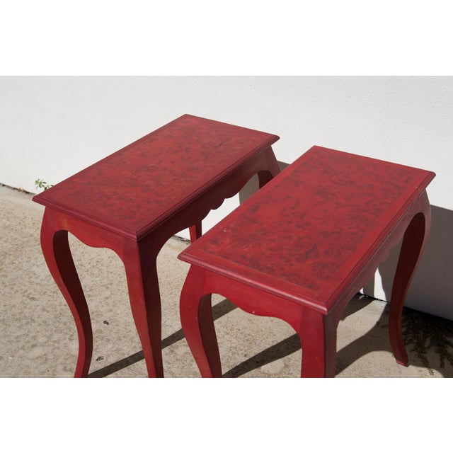 French Pair of Handcrafted Louis XV-Style End Tables in Mahogany With Elm Burl Tops For Sale - Image 3 of 16