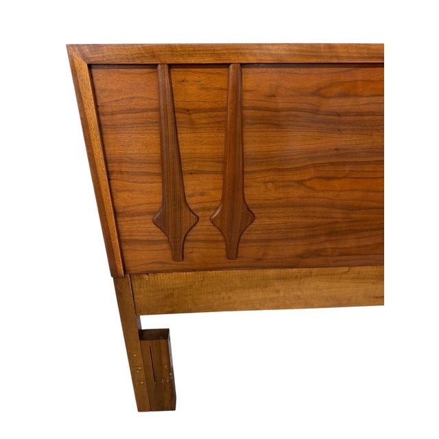 Young Manufacturing Mid-Century Modern Young Manufacturing Full Size Walnut Headboard For Sale - Image 4 of 6