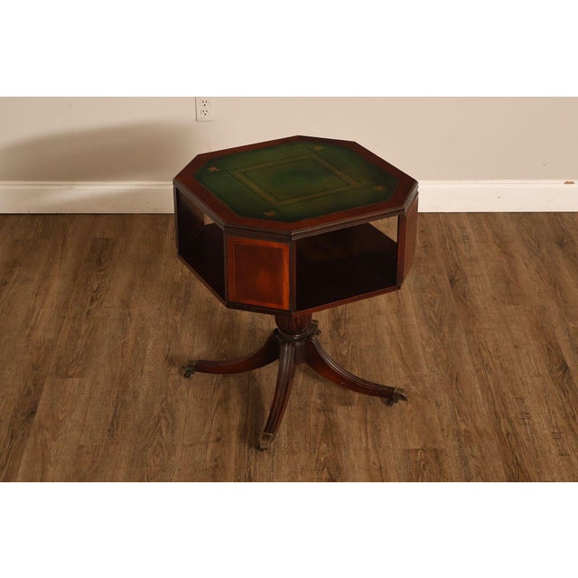 English 1940's Vintage Pair of Regency Style Mahogany Green Leather Top Pedestal Side Tables For Sale - Image 3 of 18